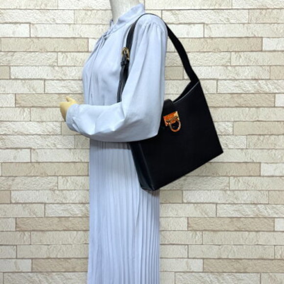 Salvatore Ferragamo leather Shoulder black Bag - Picture 1 of 9